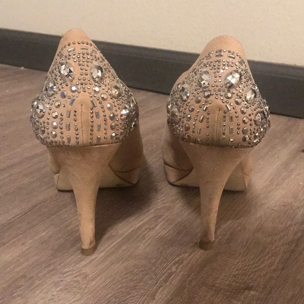 Giani Bini Women's Sequined Back Classic Pumps